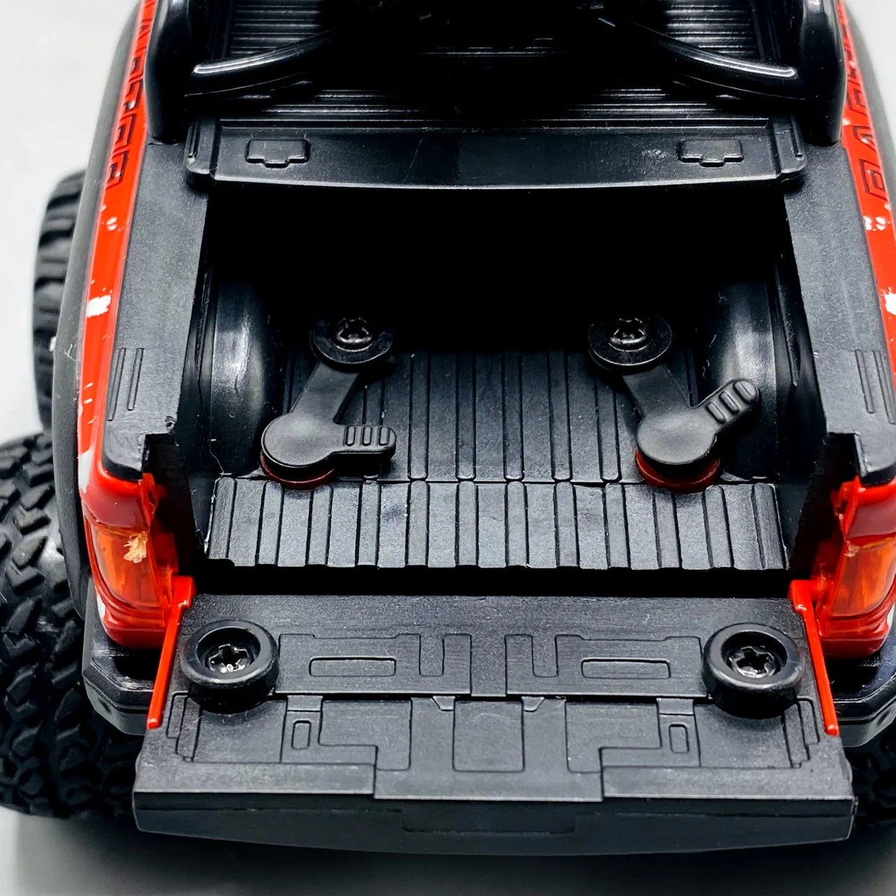 Diecast Ford Raptor With Light Sound and Smoke - Image 9